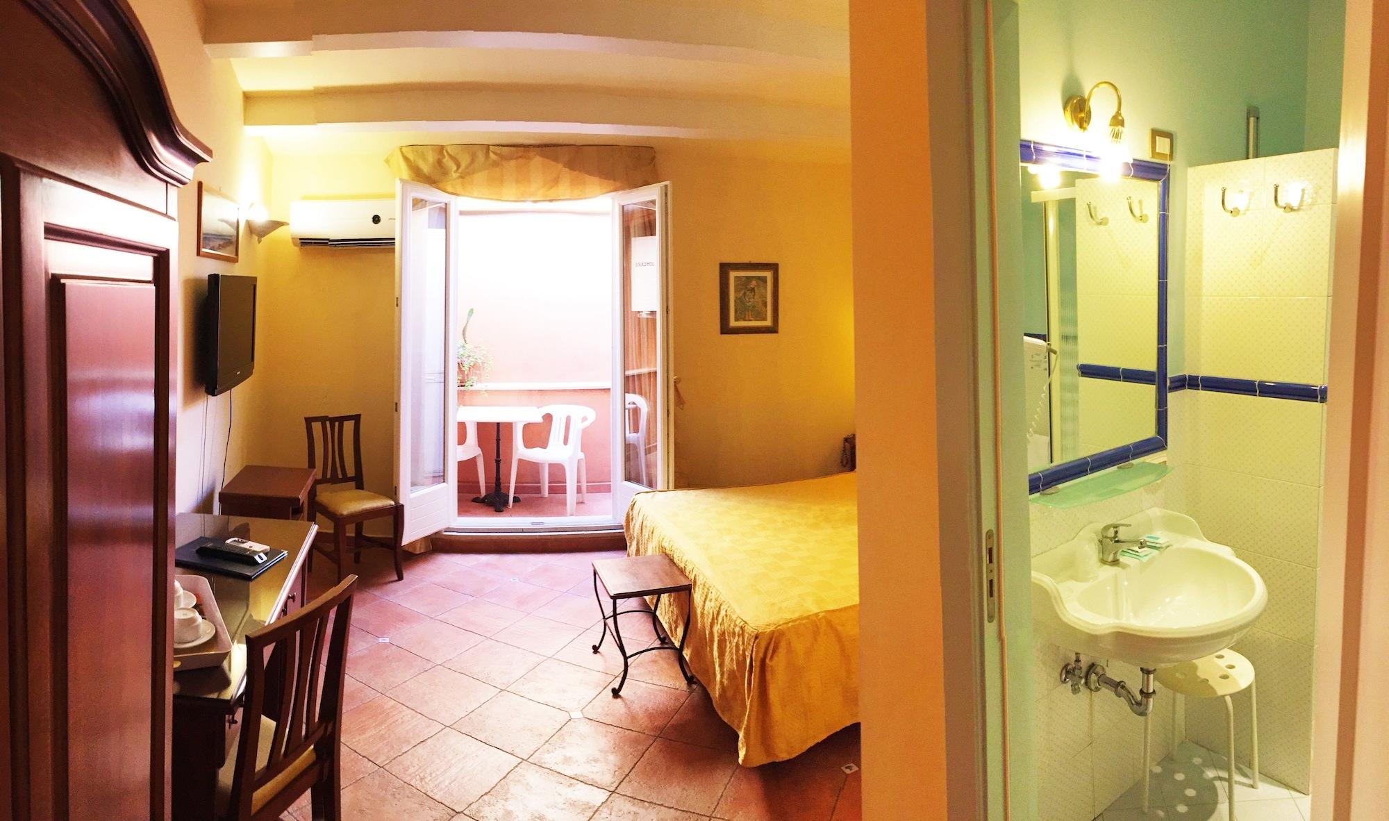 Hotel Mediterraneo Szirakúza Kültér fotó