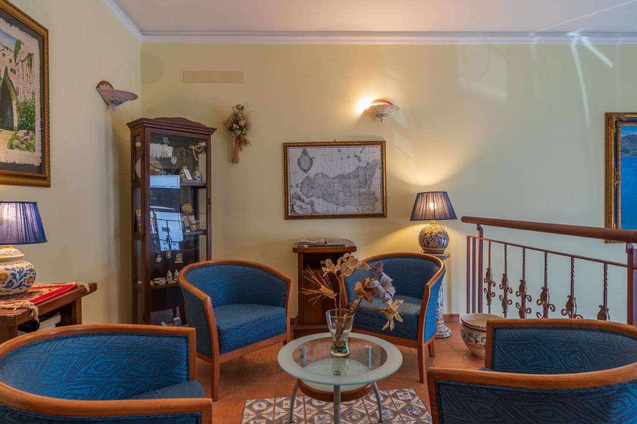 Hotel Mediterraneo Szirakúza Kültér fotó