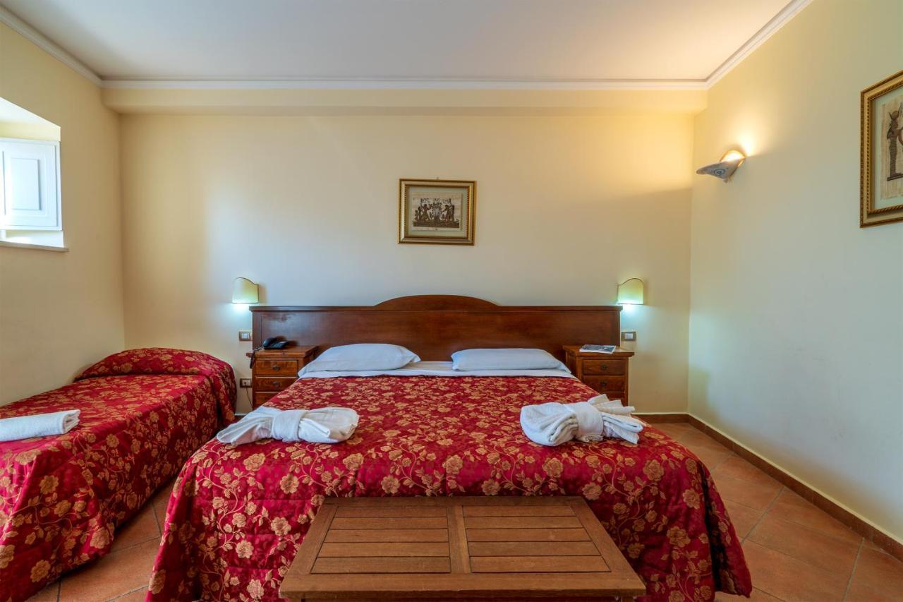 Hotel Mediterraneo Szirakúza Kültér fotó