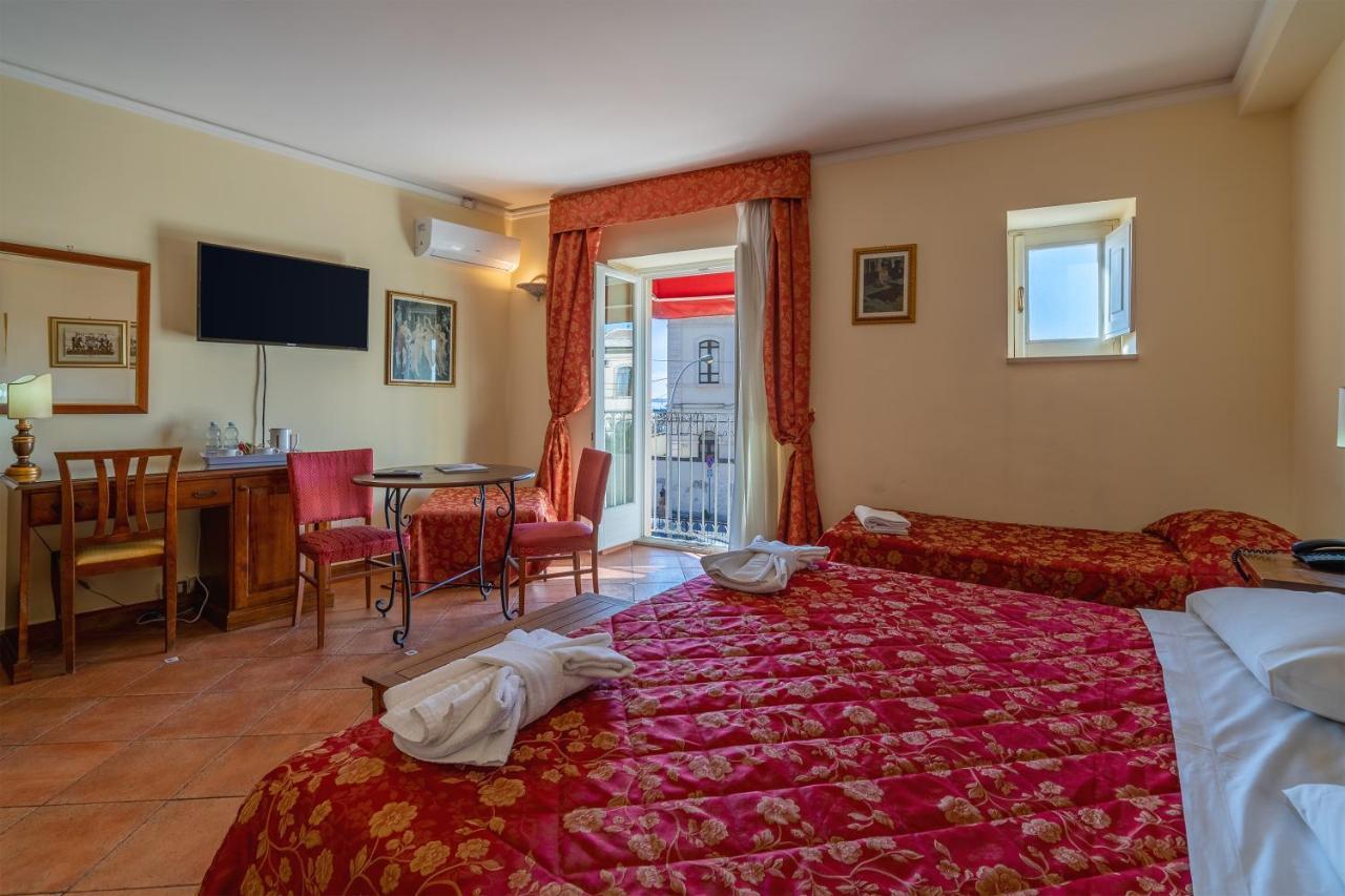 Hotel Mediterraneo Szirakúza Kültér fotó