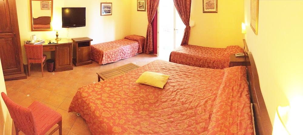 Hotel Mediterraneo Szirakúza Kültér fotó