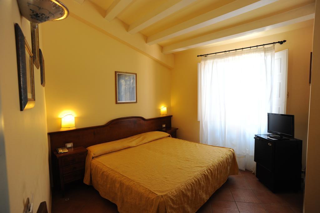 Hotel Mediterraneo Szirakúza Kültér fotó