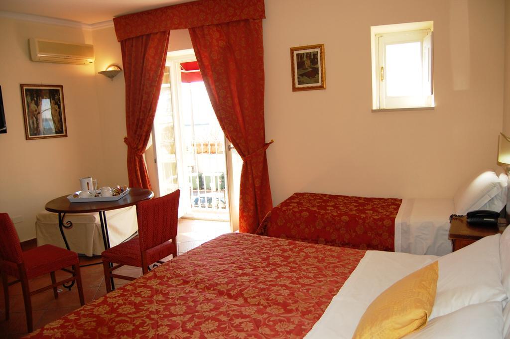 Hotel Mediterraneo Szirakúza Kültér fotó