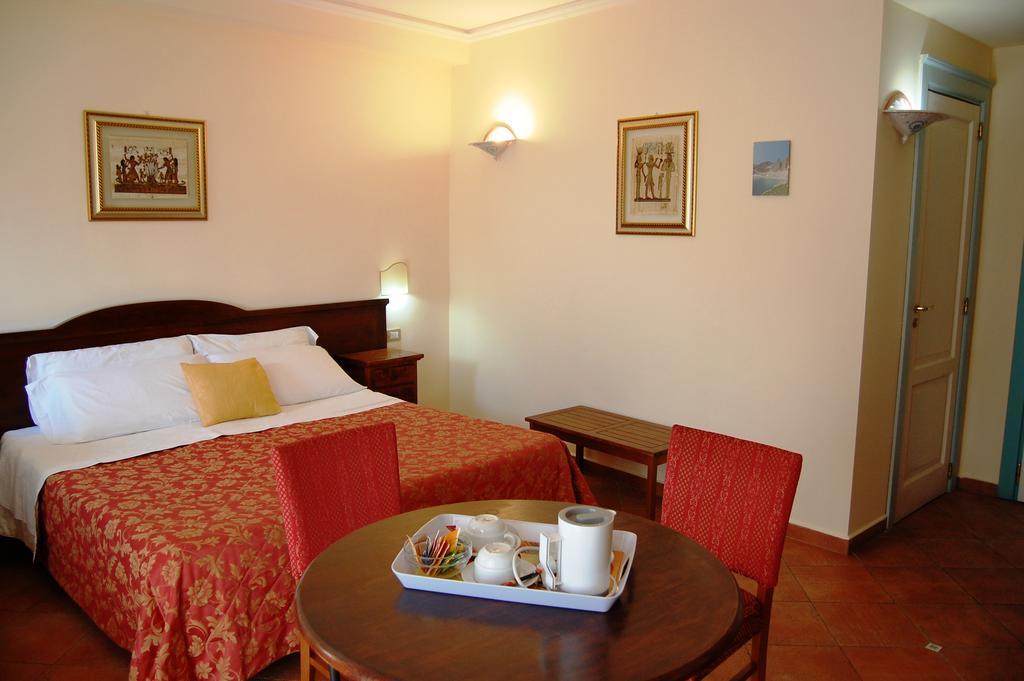 Hotel Mediterraneo Szirakúza Kültér fotó